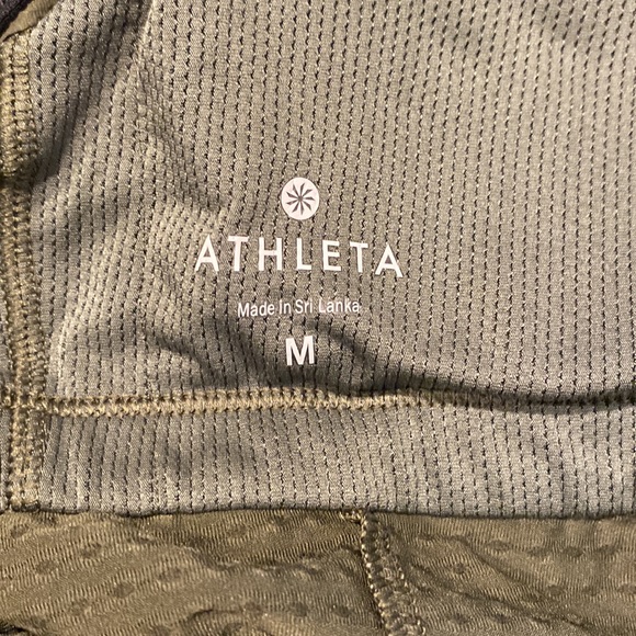 Athleta size Medium workout tank - Picture 4 of 6